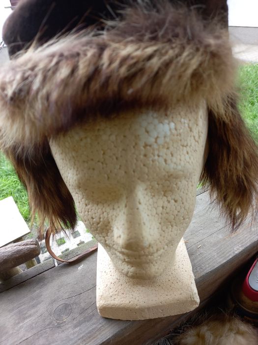 Czapka z lisa z daszkiem