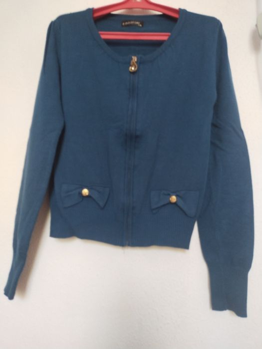 Чорний полувер та синій