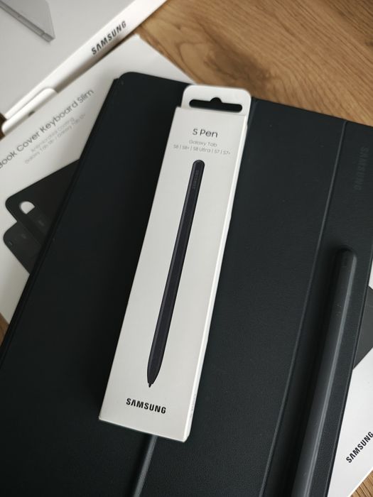 Samsung Galaxy TAB S8+ 5g SM-X806B Srebrny 8/128GB + 5 etui + folie