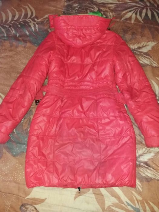 Пальто зимнее женское продам.