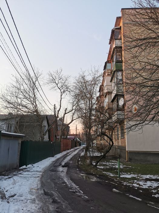 участок, закрытый городок, заезд с Туполева, Мрии 5, метро Нивки, парк