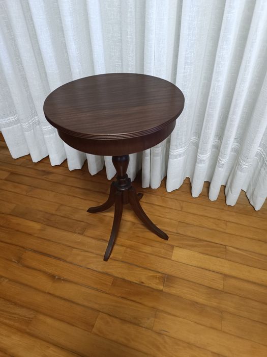 Magnífica mesa antiga de apoio restaurada estilo inglês em madeira de mogno