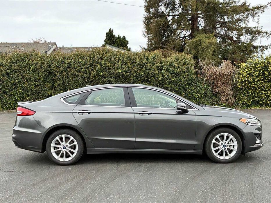 Ford Fusion Energi Titanium      2019