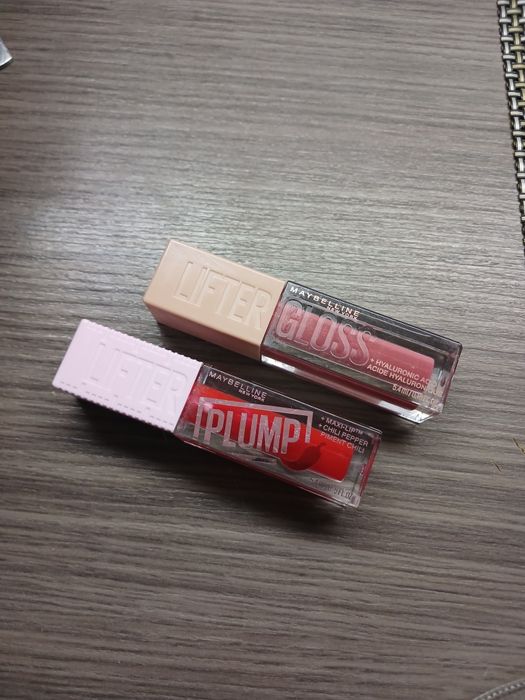 Продам блиск -плампер та блиск для губ Мейбелін 200 грн за 1 шт.