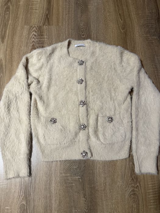 Светер  з гарними гудзиками