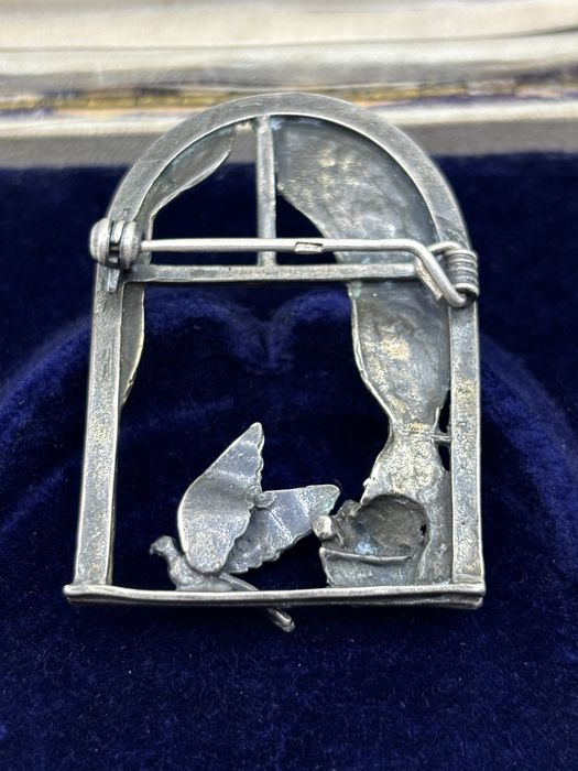 Broszka okienko 2051