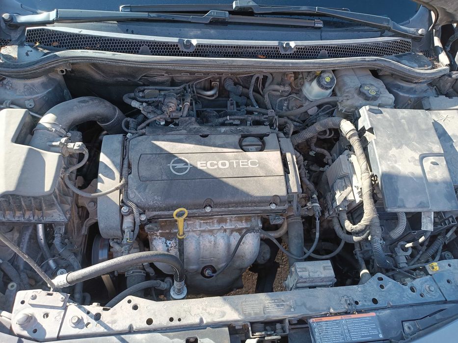 Opel Astra J 1.6 pewne auto