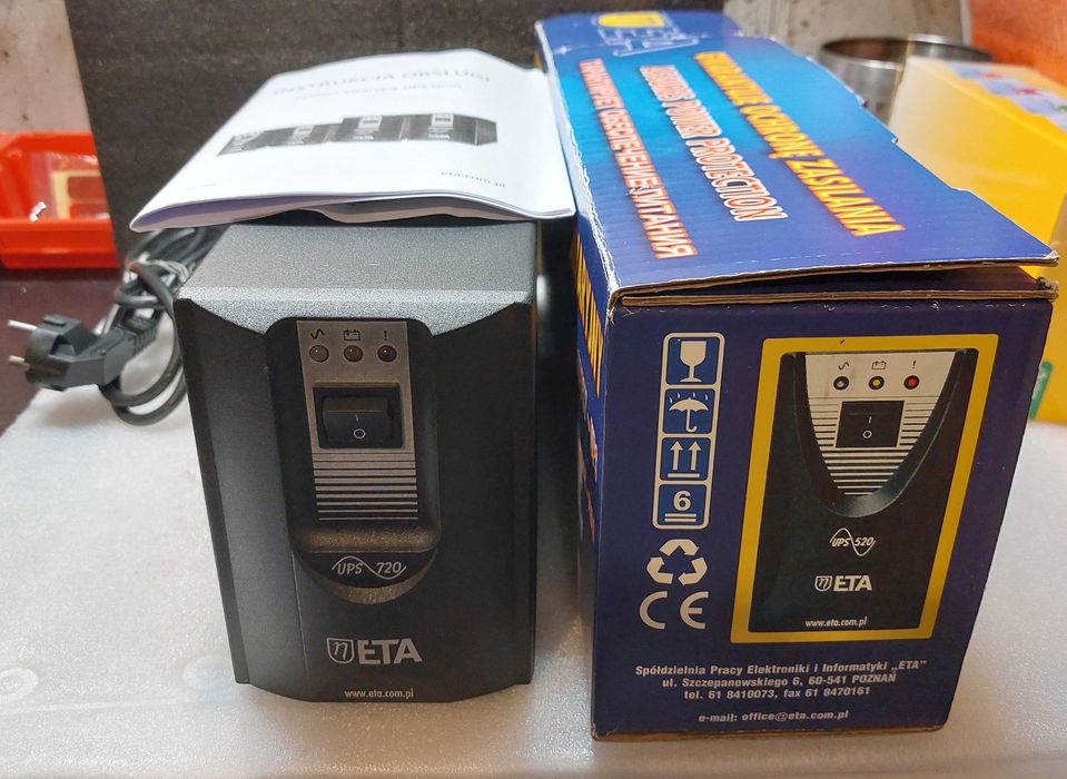 Zasilacz UPS 720 SINUS z sieci i akumulatorów