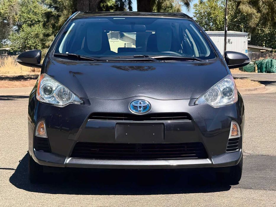 Toyota Prius Four      2014