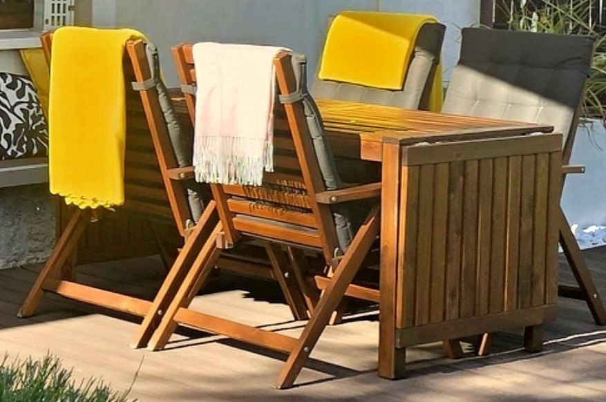 Zestaw mebli ogrodowych IKEA – stół, 4 krzesła z poduszkami + leżak