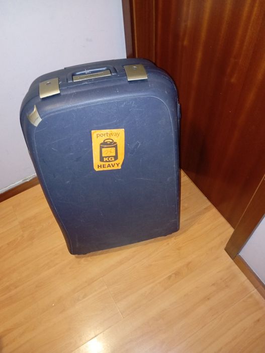 Vendo Mala de viagem rígida 30 Kilos mala de porão