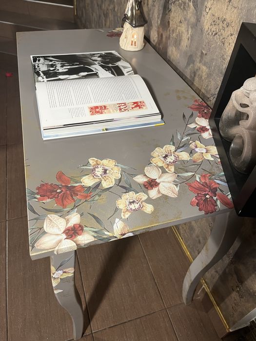 Stolik, biurko lub toaletka