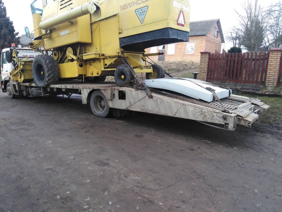 Евакуатор. Послуги евакуатора для перевезення вантажів . Лавета