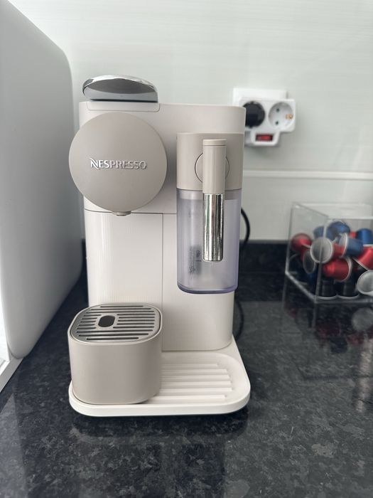 Maquina café Nespresso Lattissima