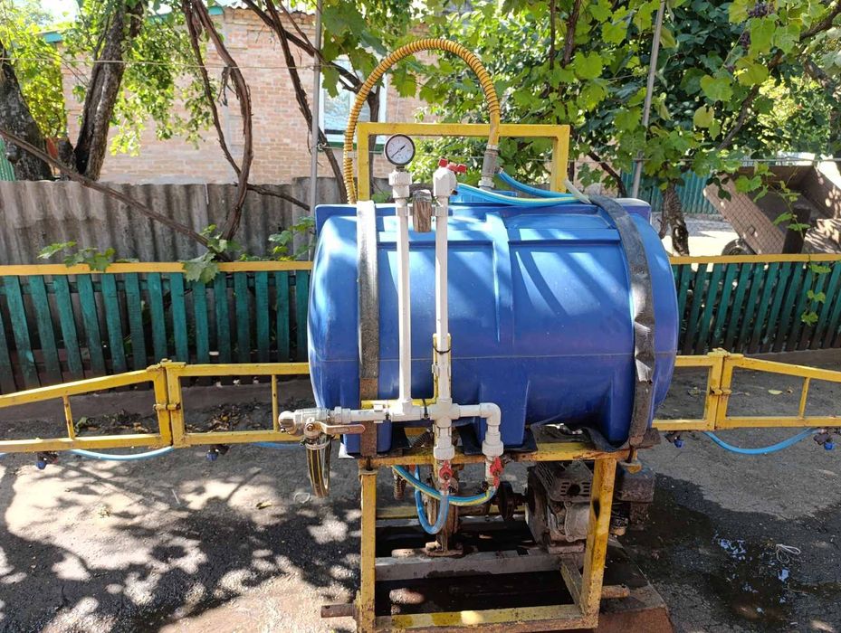 Саморобний оприскувач до міні-трактора