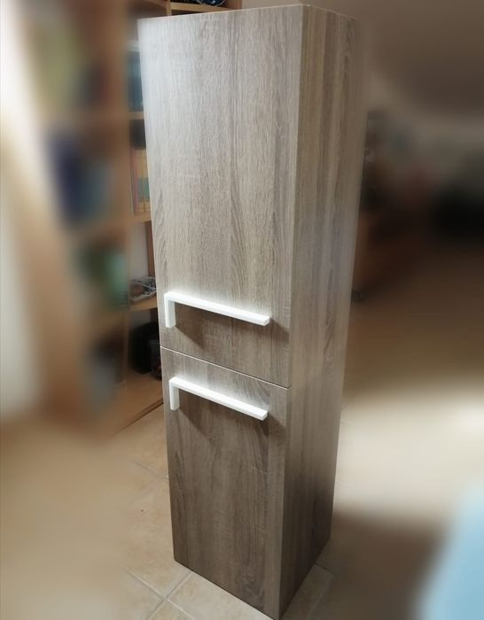 Coluna suspensa para casa de banho