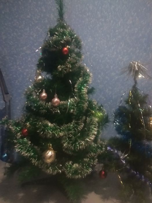 Ялинки штучні    .