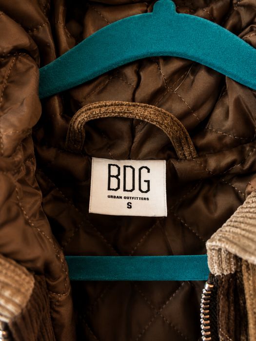 Вельветова куртка BDG Urban Outfitters з капюшоном