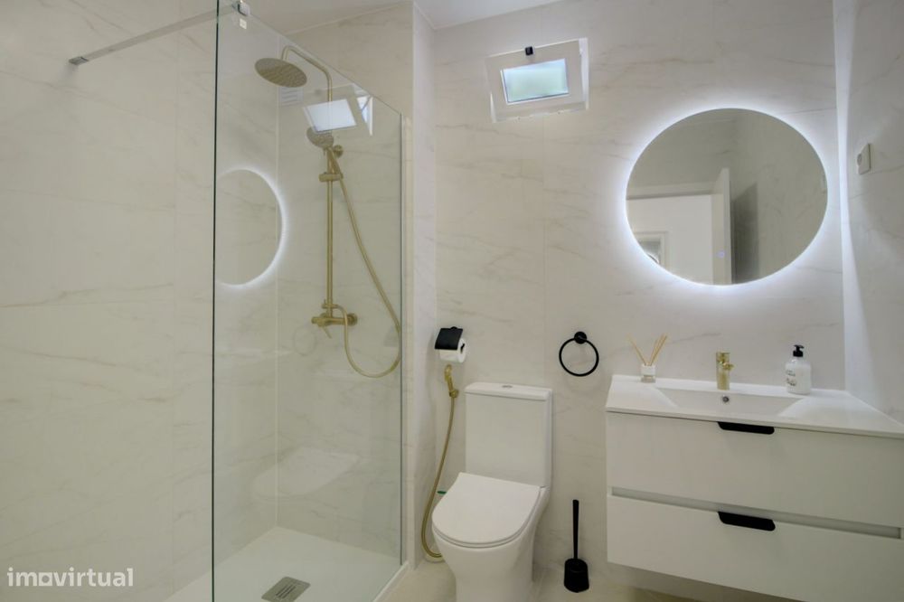 Apartamento T3 Totalmente Renovado, mobilado e com Vista Mar em Olhão