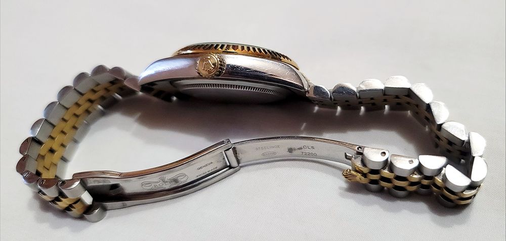 Швейцарские часы Rolex в белом цвете с золотом корпус из нерж.стали механизм quartz выпуск Swiss 80х годов марка времён ссср