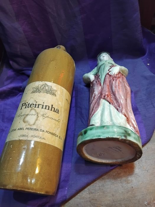 Duas garrafas de faiança  antigas