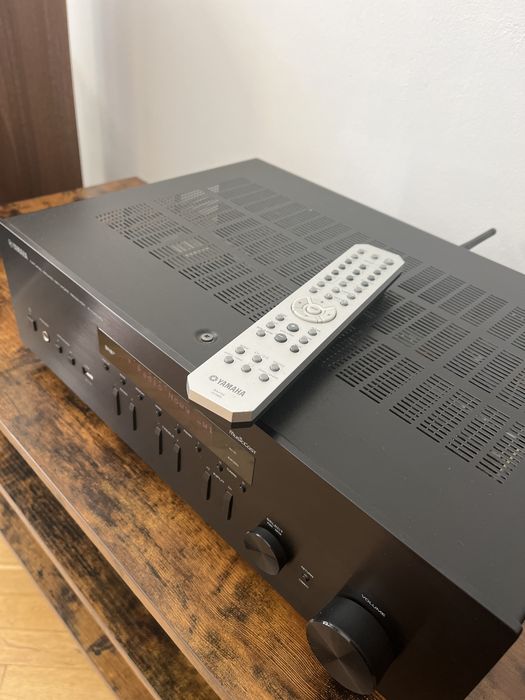Amplituner Yamaha R-N402D MusicCast