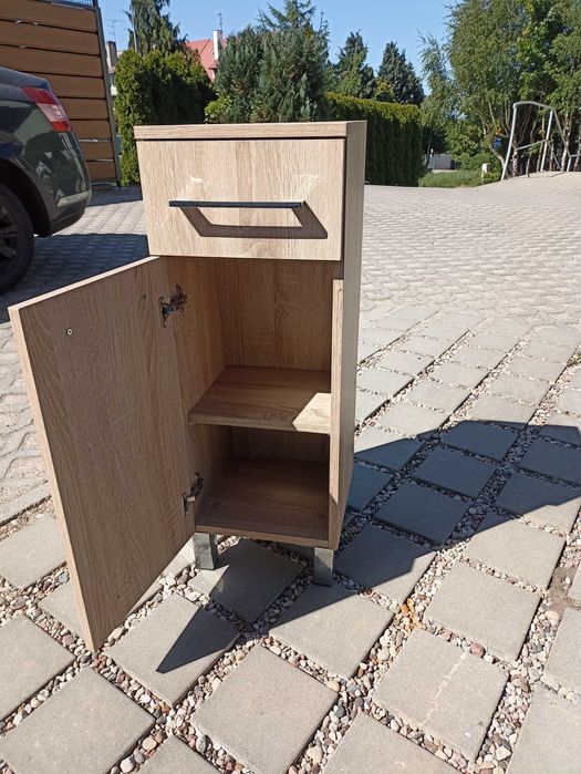 Szafka z umywalką, zestaw do łazienki