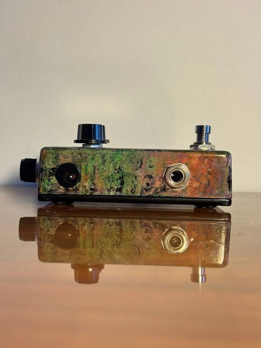 DBA Robot Clone fuzz/octave/vibrato bit crusher)