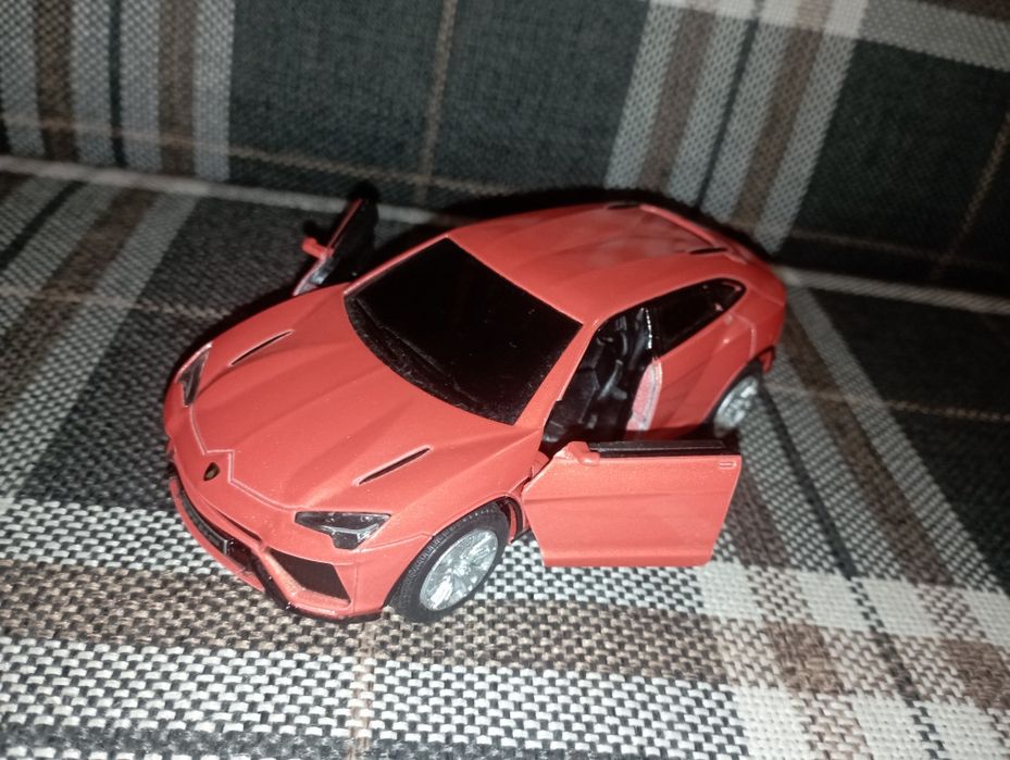 Продам модель Lamborghini Urus Kinsmart 1:38