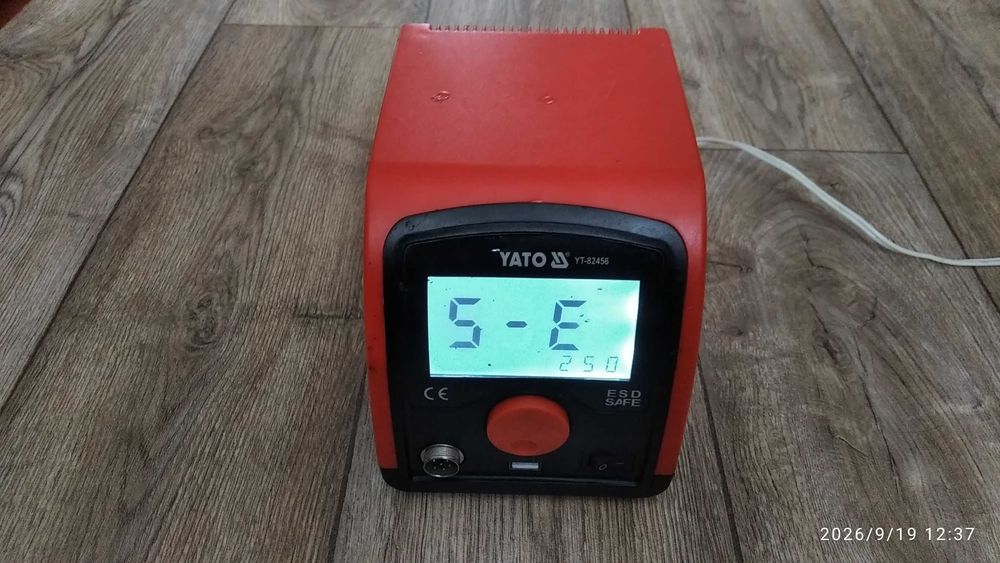 Паяльна станція YATO YT-82456 ( 75 W , 200 - 480 °C ). Без паяльника.