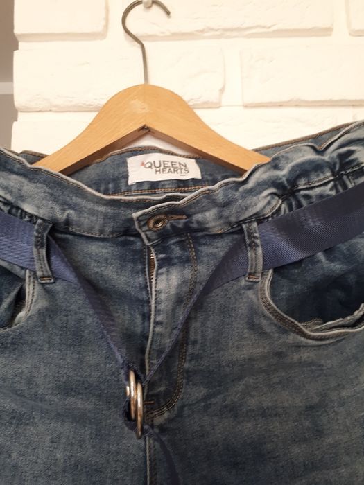 Spodnie dżinsowe Queen Hearts z paskiem roz L