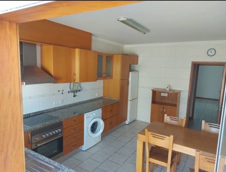 Apartamento T2 c/2garagens +churrasqueira