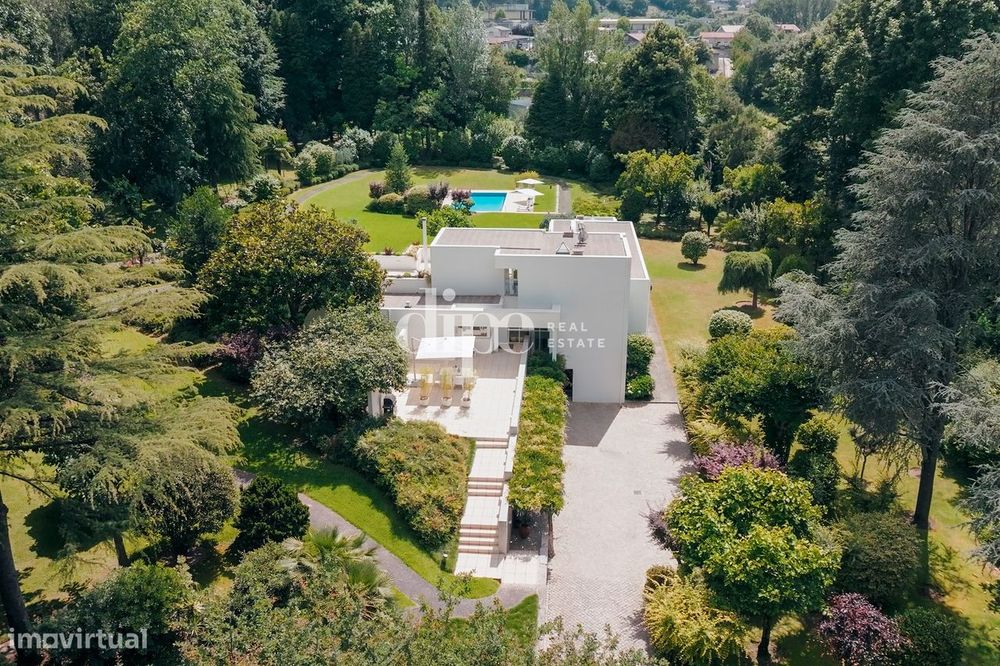 Luxuosa Propriedade T5 com piscina, lago, bosque e jardins