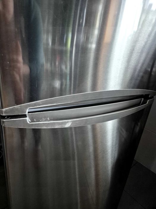 Frigorífico combinado em inox