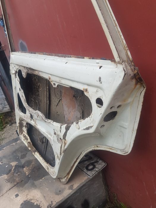 Двері ВАЗ-21061 , не гнилі трошки корозія