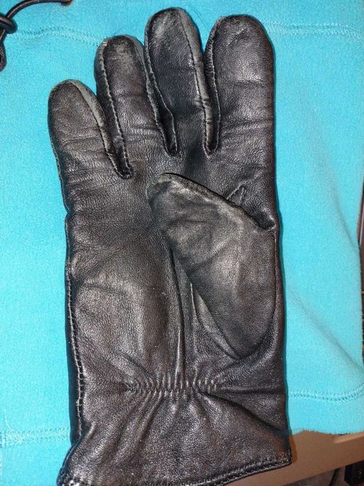 Ciepła skórzana rękawiczka męska prawa