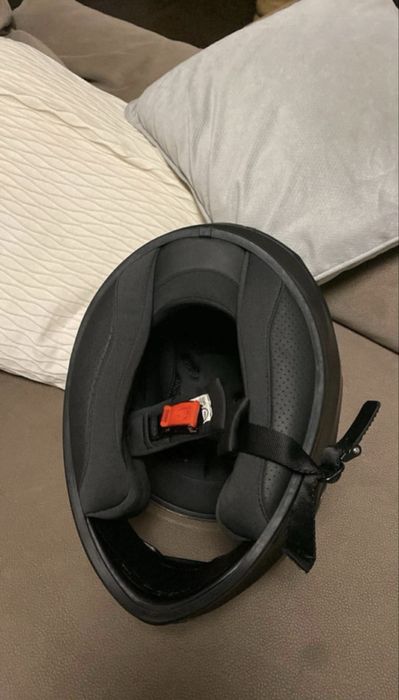 Capacete preto Airoh