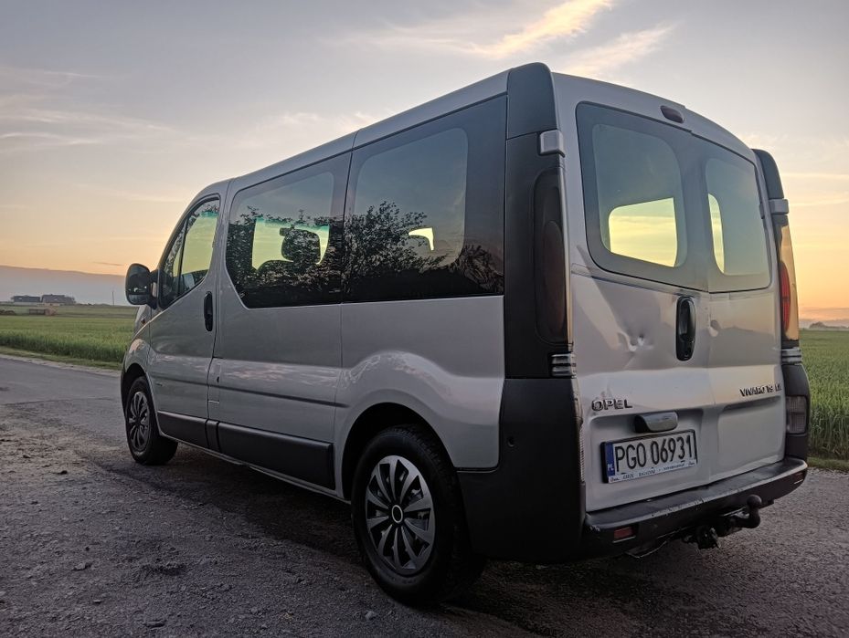 Opel Vivaro 1.9 2001r oszklony 6-osobowy