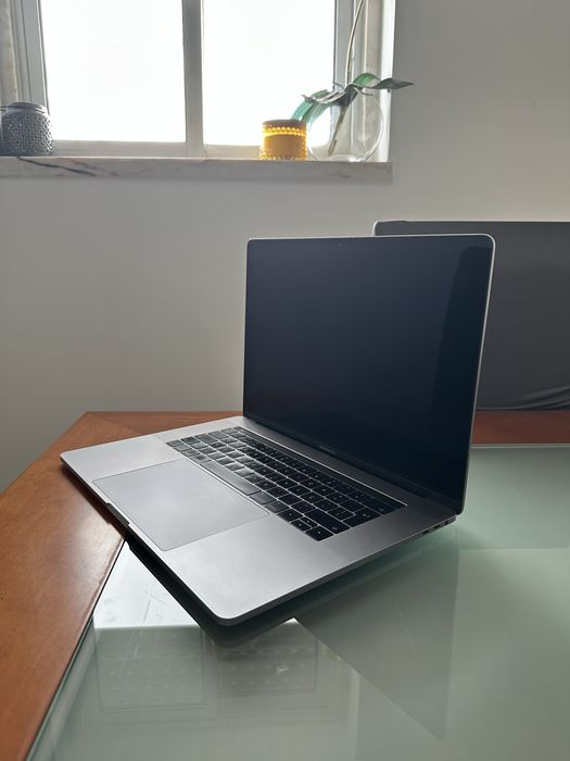 MacBook Pro 15" 201764551597738627124