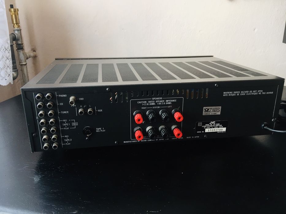 JVC AX-700 Victor drugi od góry