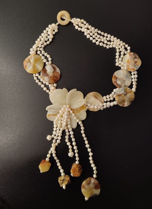 Бусы из жемчуга.