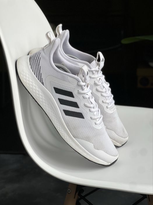 Оригінал! Взуття Adidas (47 розмір, 30,5 см по устілці)