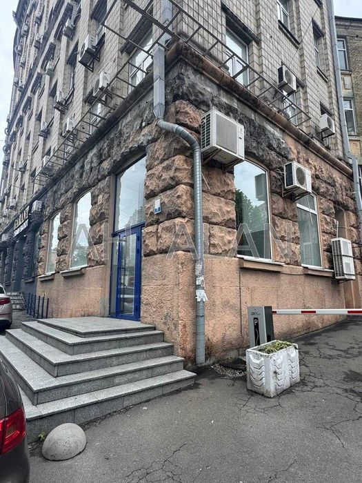 Без комісії Фасадне комерційне приміщення адреса вул. Січових Стрільців