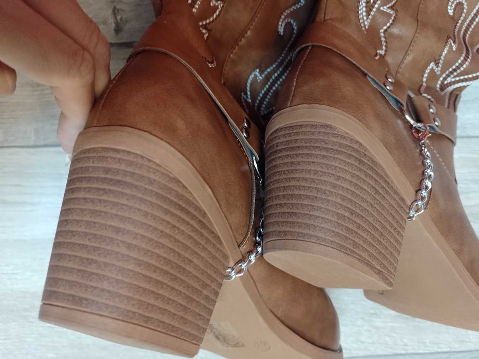 (40/41) Brązowe, zdobione łańcuchem Kozaki kowbojki, NOWE