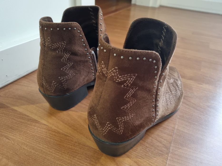 Botas castanhas camurça