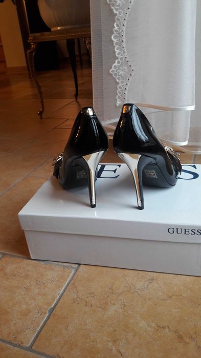 Czarne szpilki, lakierki z kokardką skóra naturalna Guess 37 NOWE