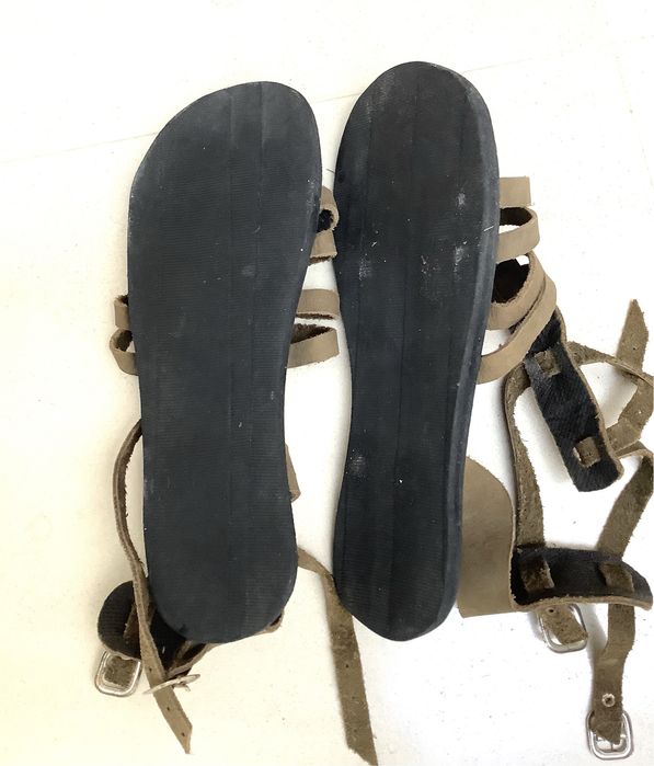 Sandálias 38,5 muito pouco uso