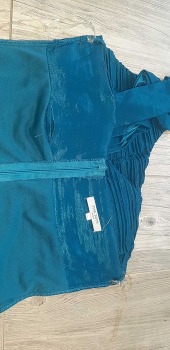 Turkusowa marszczona sukienka na jedno ramię