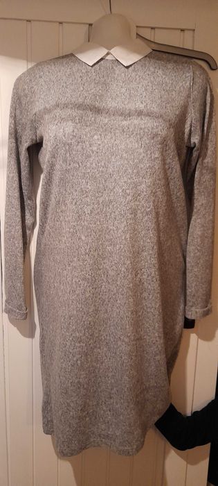 Szara sukienka z kołnierzykiem na długi rękaw CROPP (rozmiar XS)