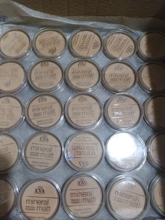 Компактна пудра EVA